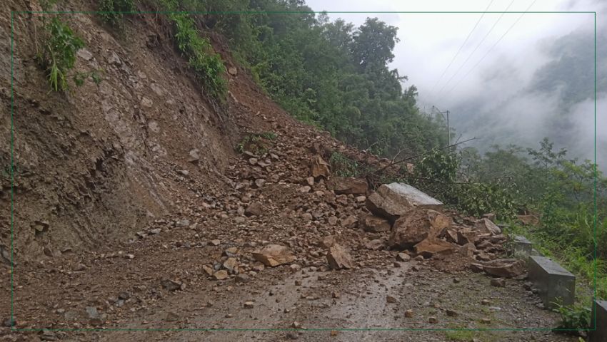 देशभरका १७ प्रमुख सडक प्रभावित, अरनिकोसहित ९ राजमार्ग पूर्ण रूपमा बन्द