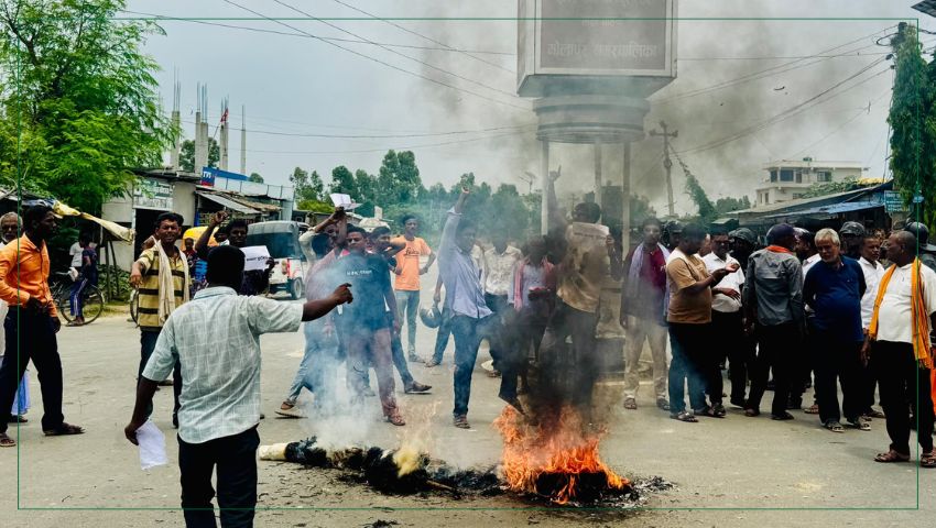 मौलापुरमा प्रधानमन्त्री बालेनको पुतला दहन