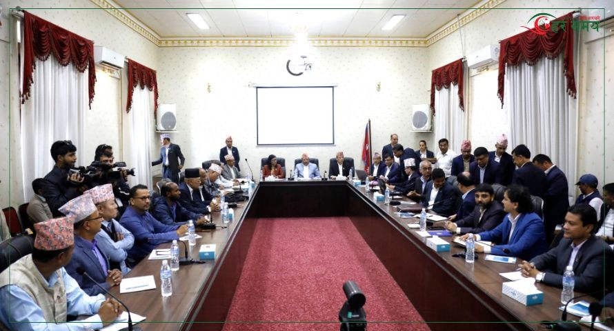 निर्वाचन आयोगले पहिलो पटक गर्यो राजनीतिक दलहरूसँग छलफल