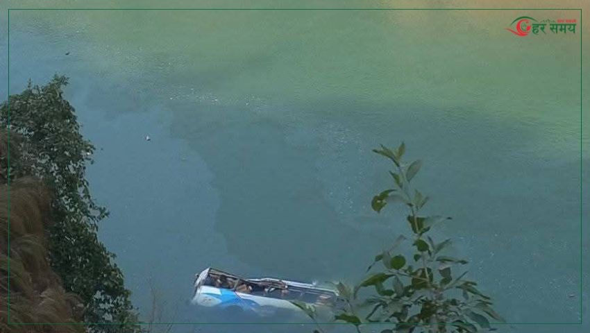 तामाकोशीमा बस खस्दा चार जनाको मृत्यु