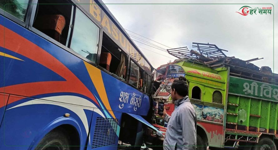 सात वटा सवारीसाधन एकापसमा ठक्कर खाँदा २१ जना घाइते