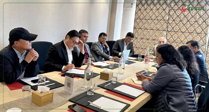  बाबुराम भट्टराईले गरे राजनीतिक दलका नेतासँग छलफल