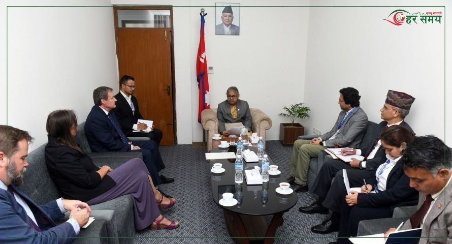 प्रधानमन्त्री कार्की र बेलायती राजदूत फेन नेतृत्वको प्रतिनिधिमण्डलबीच शिष्टाचार भेटवार्ता