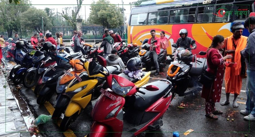 आज भद्रकाली मन्दिरमा सवारी साधन पूजा गर्नेको घुँइचो (भिडियोसहित)