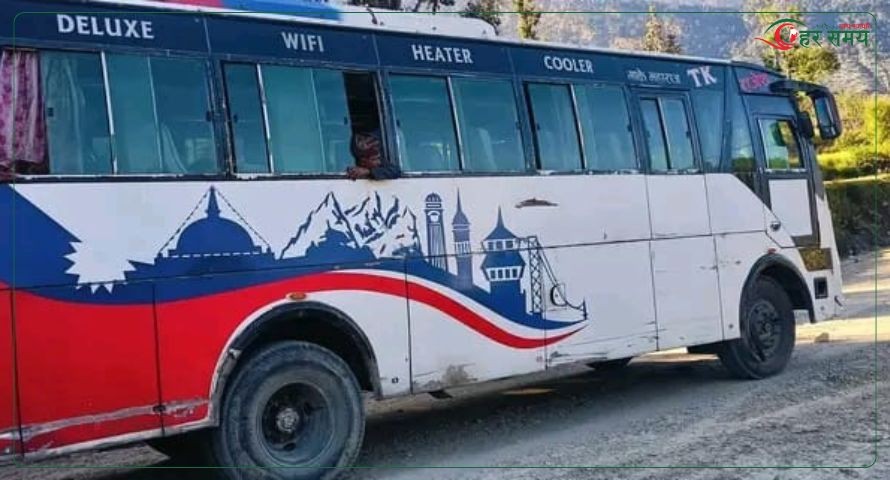 बाजुराको मार्तडी–कोल्टी सडकखण्डमा पाँच महिना पछि पुनः बस सेवा सञ्चालन