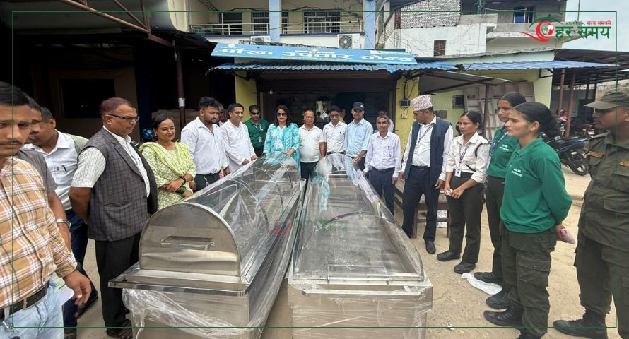 लम्कीचुहा नगरपालिकाले दियो अस्पताललाई दुई वटा शव चिस्यान ‘फ्रिजर’ (भिडियोसहित)