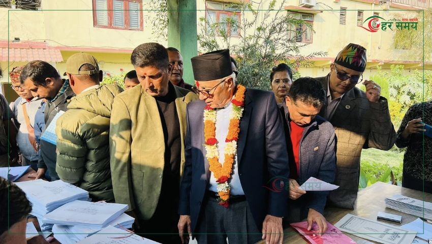 डा. शेखर कोइरालाले गरे उम्मेदवारी दर्ता