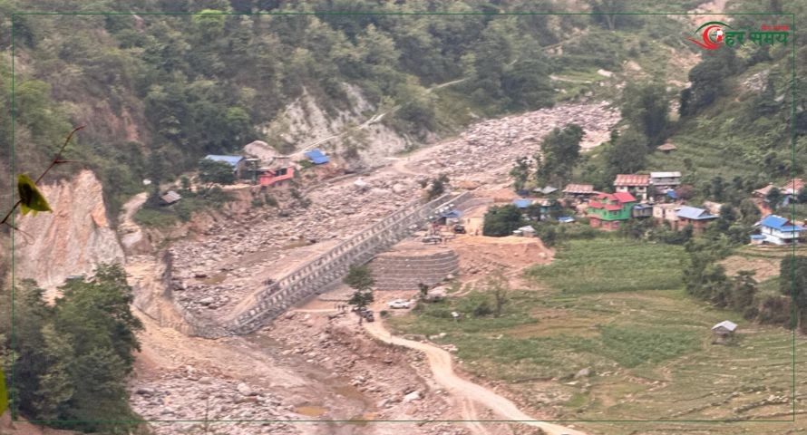 पाँचथरको हेवाँखोलामा पुल निर्माणको त्रासदी: मोडुलर ब्रिज भाँचिँदा ६ कामदार गम्भीर घाइते