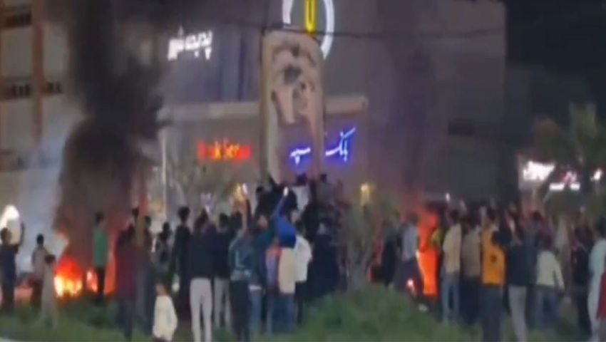 खामेनी मारिएको अमेरिकी दाबीपछि इरानमा उत्सव मनाइँदै