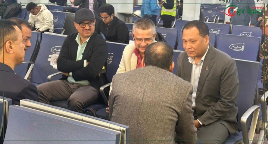 बाढी प्रभावित क्षेत्रको अनुगमनका लागि इलाम जाँदै कुलमान घिसिङ