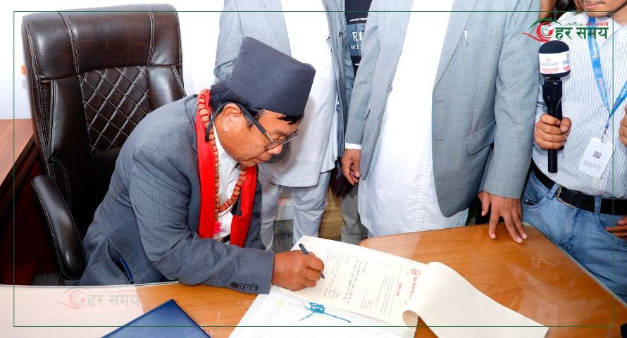 शिक्षामन्त्री पुनद्वारा पदभार ग्रहण