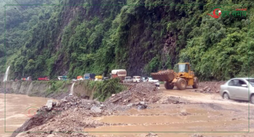 पहिरोले मुग्लिङ–काठमाडौं सडक खण्ड अवरुद्ध
