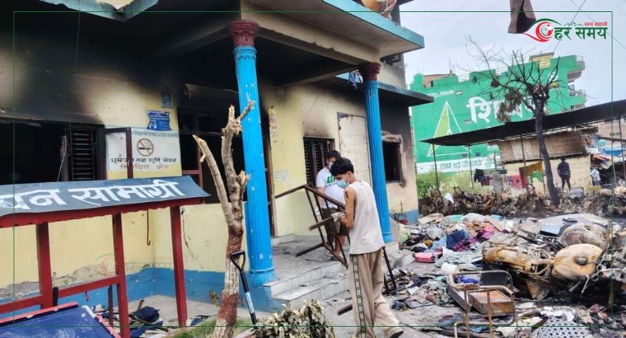 आन्दोलनका क्रममा क्षतिग्रस्त भवन मर्मतमा जुटे रौतहटका युवा
