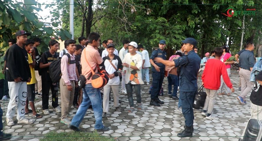 भारतका विभिन्न स्थानमा बन्धकपछि उद्धार गरिएका ५७ नेपाली स्वदेश फर्किए, गड्डाचौकीका स्वागत