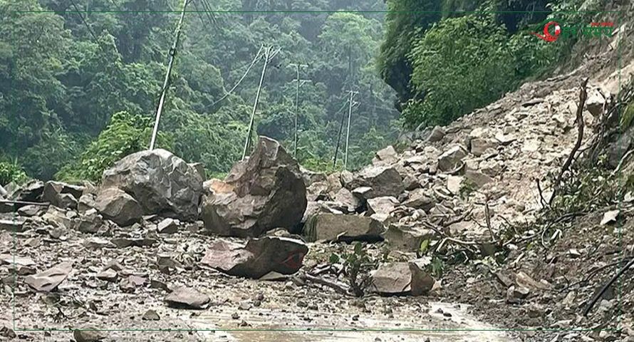 मकवानपुरको भिमफेदी ९ लामिडाँडामा पहिरोका कारण सडक अवरुद्ध