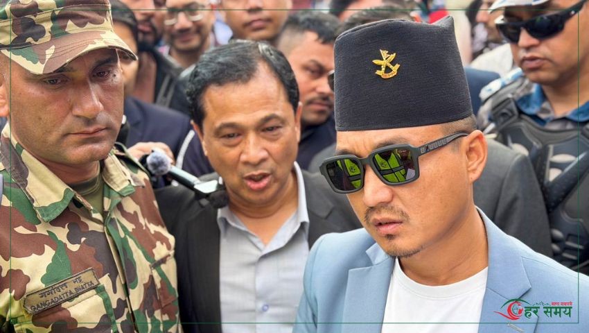 रोशी खोलाको निरीक्षणमा पुगेका गृहमन्त्री भन्छन् : हेलीमार्फत उद्धारको प्रयास गर्छौं (भिडियोसहित)