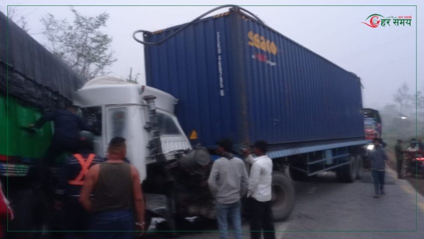 टेलर गाडी र  ट्रक एकआपसमा ठोक्किँदा एक जनाको मृत्यु