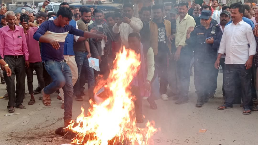 गौरमा सांसद अमरेश सिंहको पुतला दहन