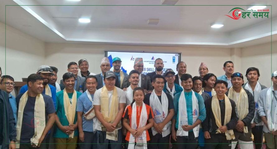 पहिलो पटक अपी हिमाल आरोहण गर्न लागेका १५ आरोहीलाई गरियो बिदाइ