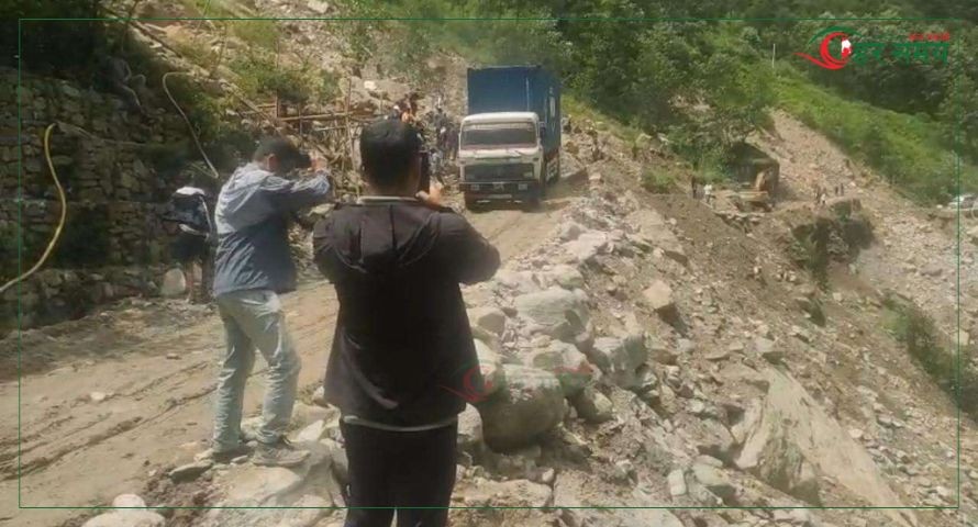 तातोपानी नाका जोड्ने सडक सञ्चालन, प्राविधिक र उपकरण परिचालन जारी