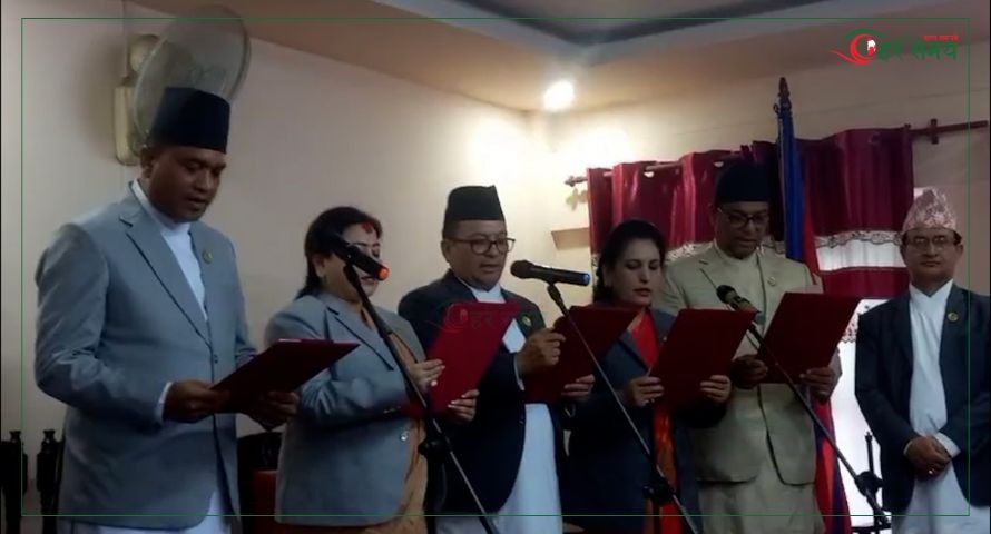 बागमती प्रदेशका पाँच नयाँ मन्त्रीले लिए पद तथा गोपनीयताको सपथ