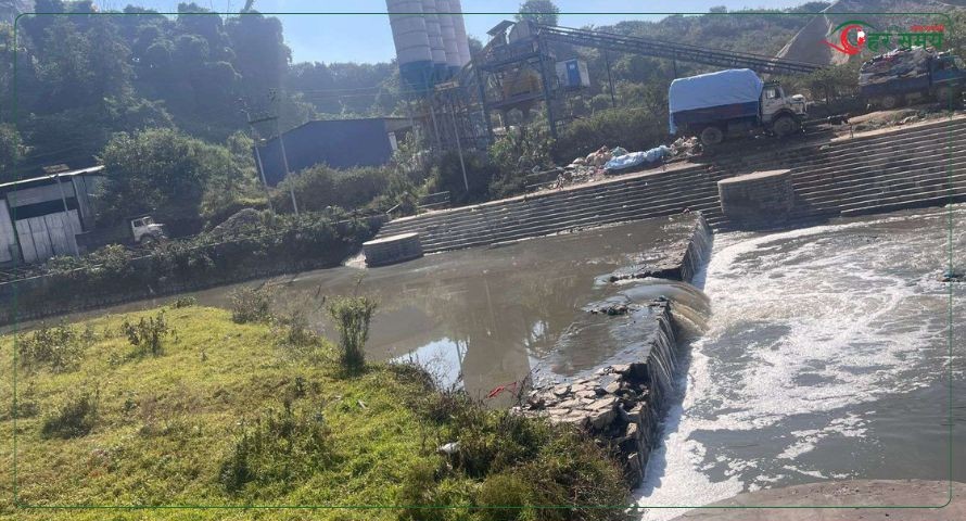 मन्त्री घिसिङको निर्देशनपछि बागमती नदी किनारका बेवारिसे सवारी साधन हटाउन सुरु