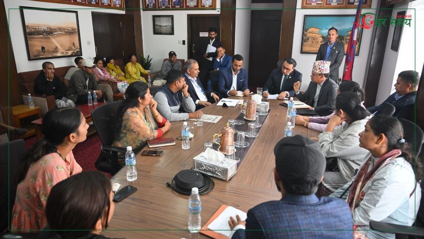 भोटेकोशी–रसुवा बाढीपीडित भन्सार कर्मचारीका परिवारलाई अर्थमन्त्रीको आश्वासन : ‘तपाईंहरू एक्लो हुनुहुन्न’