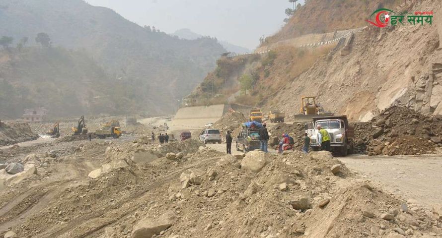 बिपी राजमार्गमा रातभरि काम, आजै यातायात सञ्चालनको तयारी