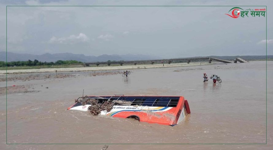 त्रियुगा नदीले बस बगायो