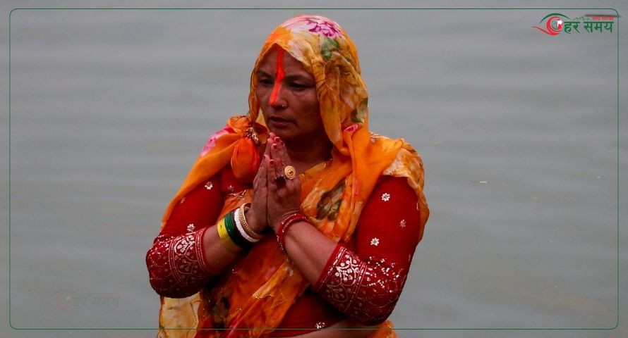 अस्ताउँदो सूर्यलाई अर्घ्य दिएर छठ पर्व मनाइयो