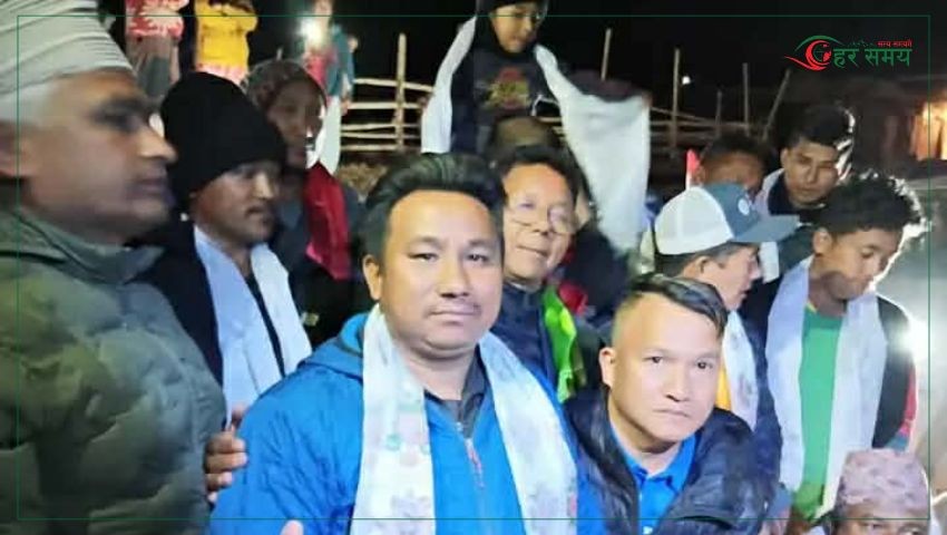 हेलम्बुमा एमालेमा पहिरो, १८ जना भन्दा बढी कांग्रेस प्रवेश