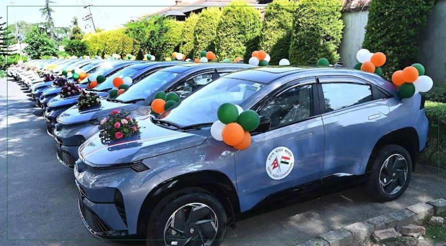 सगरमाथा संवादका लागि भारतले दियो नेपाललाई १५ विद्युतीय सवारीसाधन