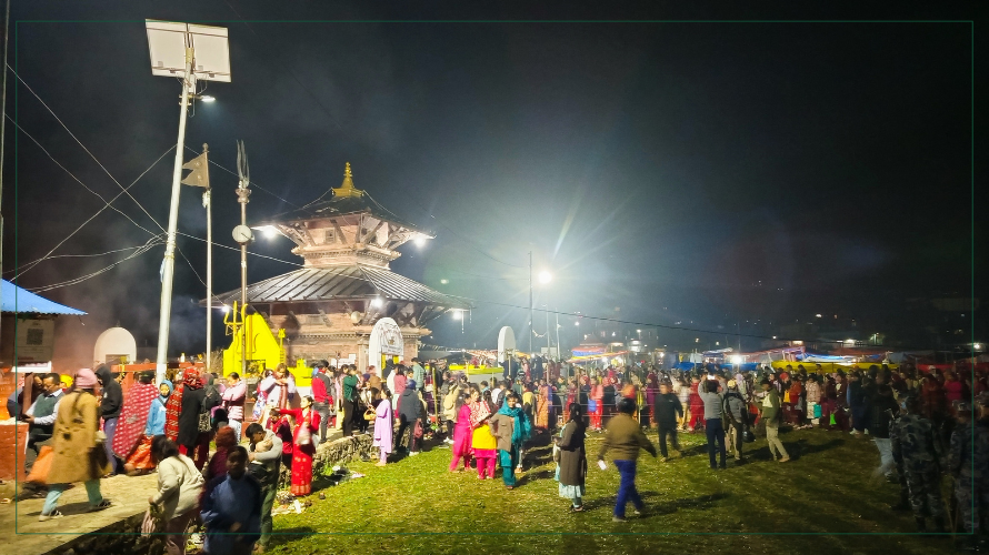 एउटा यस्तो मन्दिर जहाँ सन्तान प्राप्तिका लागि रातभर उभिएर बालिन्छ ठाडो बत्ती 