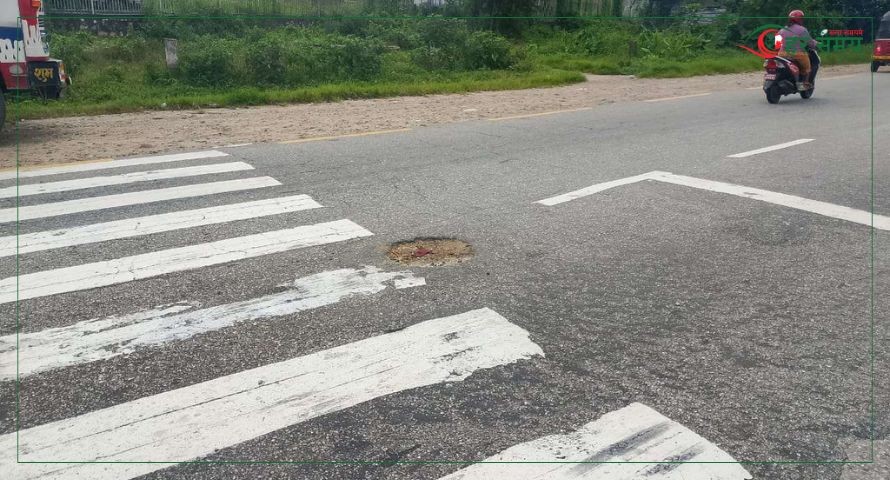 जेब्रा क्रसिङमै खाल्टो परेपछि...