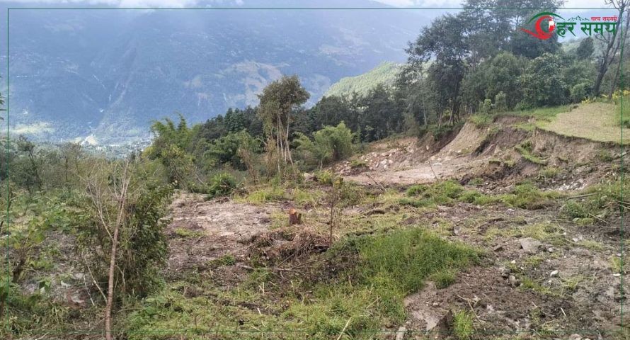दोलखाको झुलेमा ६ घर पहिरोको जोखिममा, ४६ जना प्रभावित 