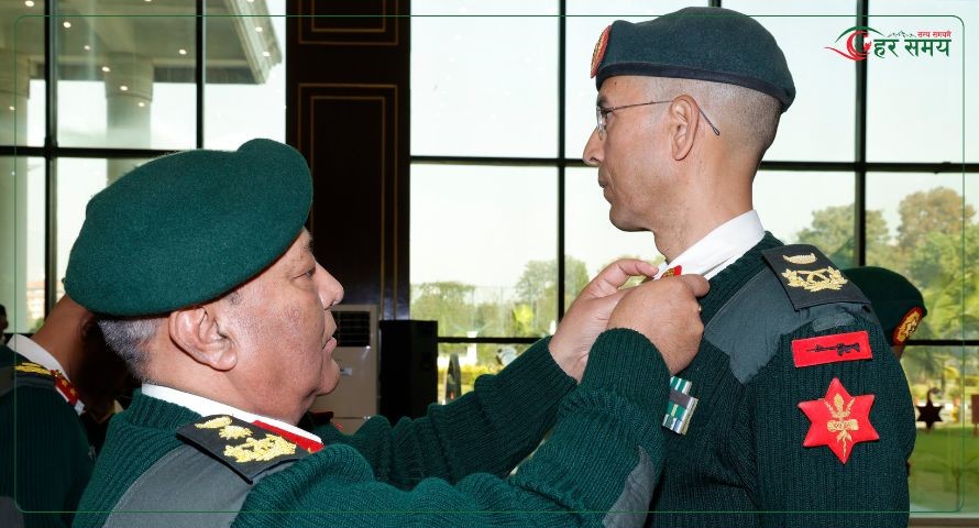 सहायक रथी कृष्णप्रसाद भण्डारीलाई दर्ज्यानी चिन्ह प्रदान