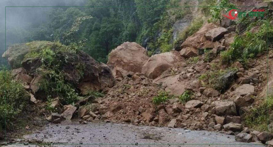 पहिरो खसेपछि कुलेखानी–फाखेल सडकखण्ड अवरुद्ध