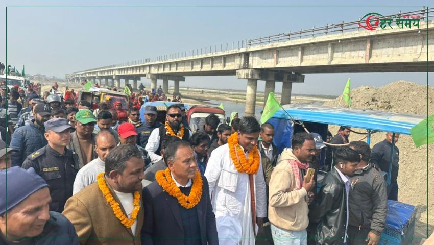 सिराहा–धनुषा जोड्ने कमला पुल हुँदै कुलमान घिसिङको चुनावी अभियान सुरु