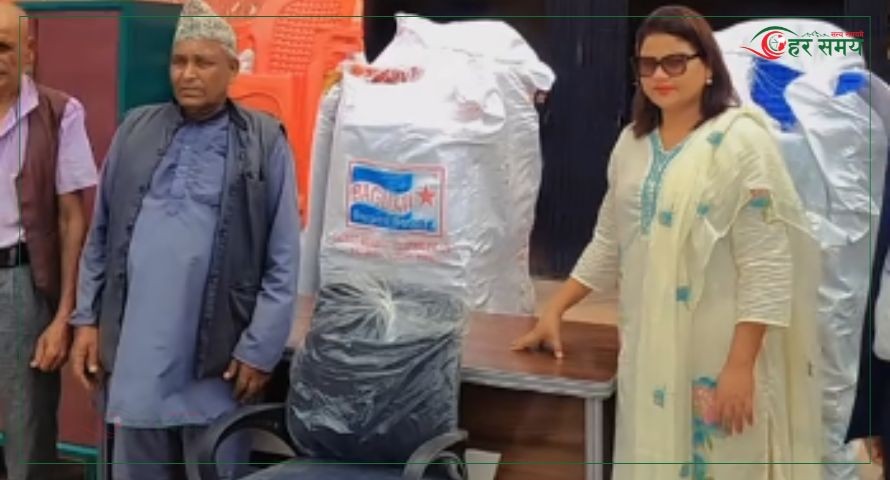 मेयर शाहीले गरिन् जेष्ठ नागरिकको कार्यालय सञ्चालनका लागि आवश्यक सामग्री हस्तान्तरण 