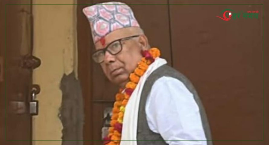 रौतहटमा पूर्व प्रधानमन्त्री नेपालद्वारा मतदान : लोकतन्त्र सुदृढीकरणका लागि मतदान गर्न आह्वान