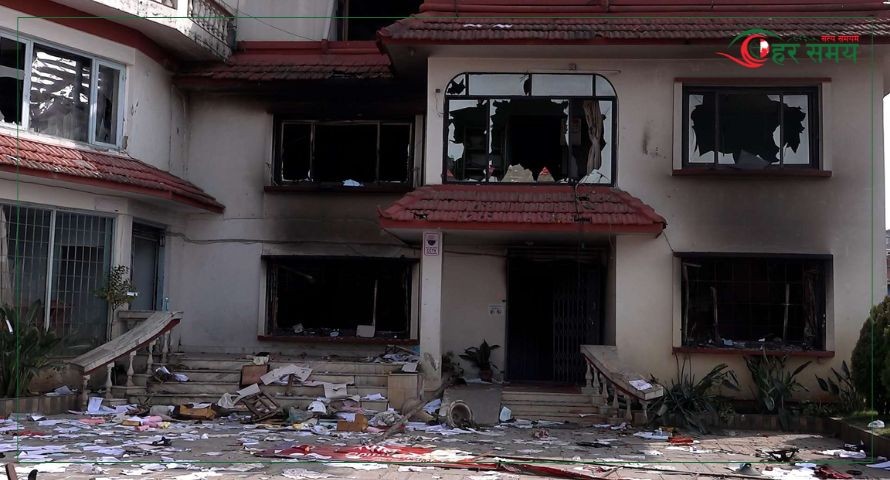 आगलागी पछिको माओवादी केन्द्रको पार्टी कार्यालय