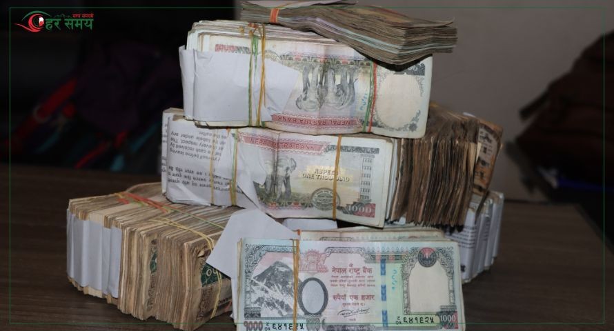 स्रोत नखुलेको १० लाखसहित दुई जना पक्राउ