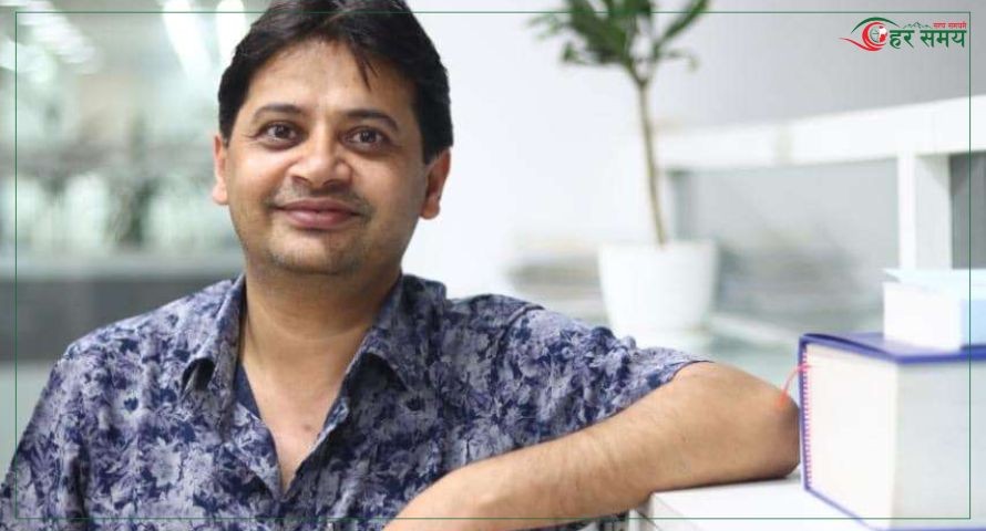 पत्रकार नारायण अर्यालको पिछा गर्दै प्रहरी 