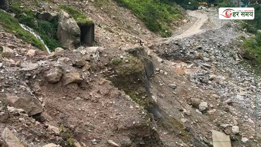 अरनिको राजमार्ग अझै पूर्ण अवरुद्ध, नागार्जुनको पहिरो हटेपछि सितापाइला सडक एकतर्फी सञ्चालन