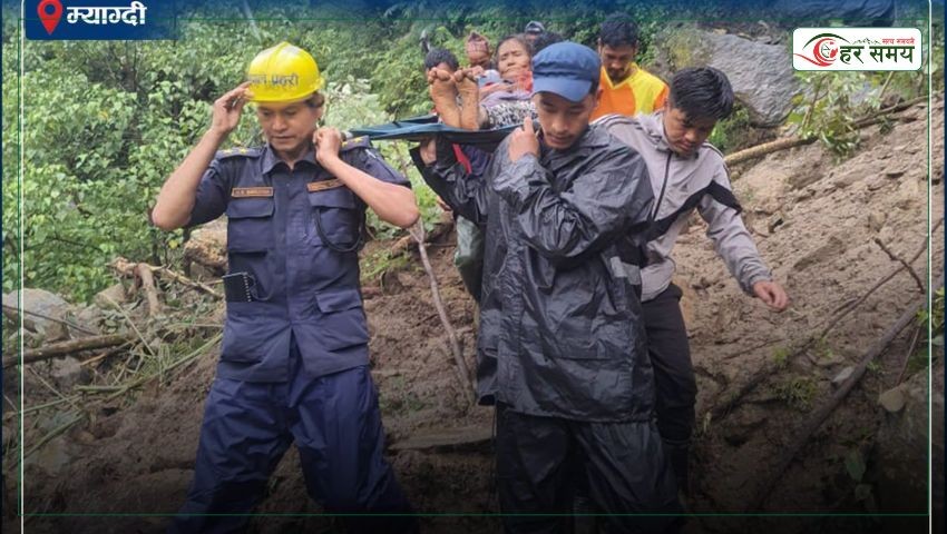 घरमाथिबाट पहिरो खस्दा वृद्धको मृत्यु, तीन जनाको जीवित उद्धार