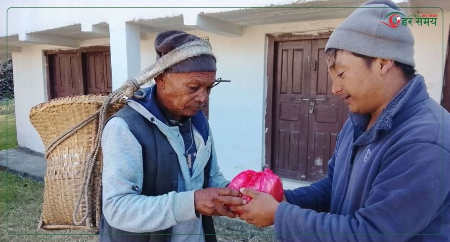 ‘पाउरोटी बड्डा’: जो डोकोमा पाउरोटी बेचेर मासिक ५० हजार कमाउँछन् 