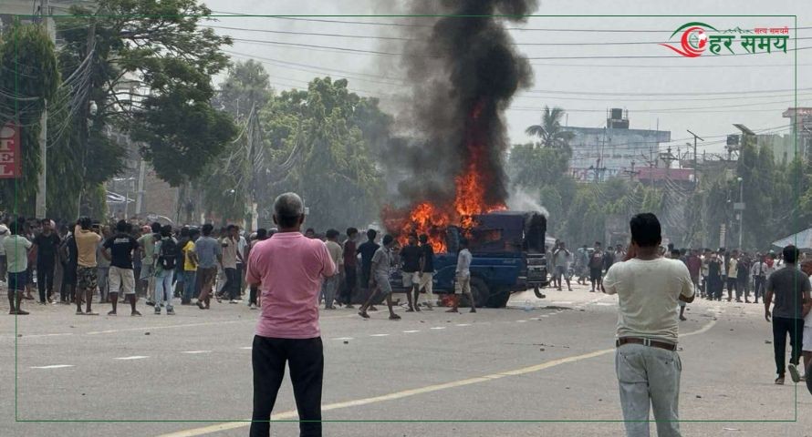 रौतहटमा प्रहरी र नगरपालिकाको गाडीमा आगजनी, प्रशासनले लगायो कर्फ्यू
