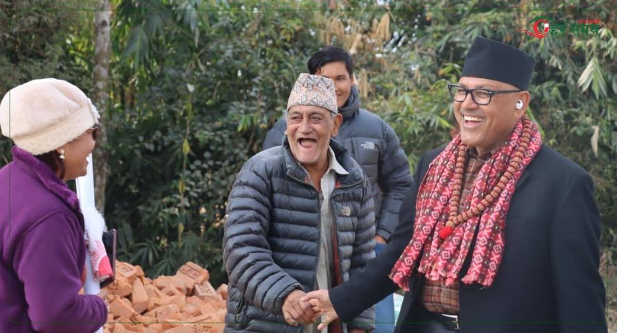 पूर्व राजदूत डा.कार्की चुनावी मैदानमा : सात बुँदे प्रतिबद्धता पत्र लिएर मतदाता भेट्दै