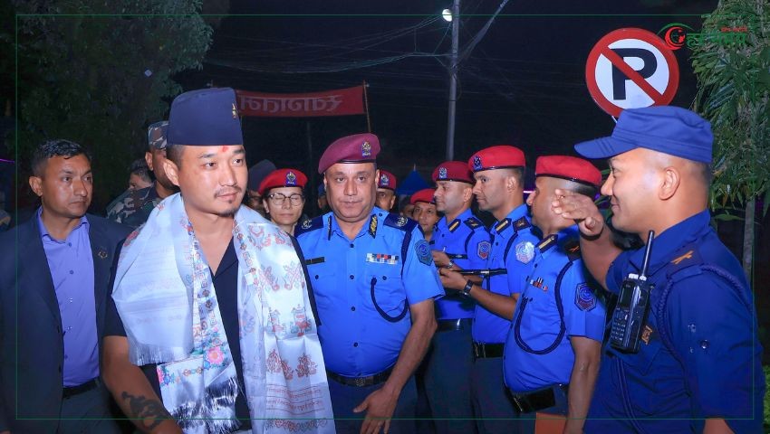 मध्यरातमा चितवन पुगे गृहमन्त्री गुरुङ