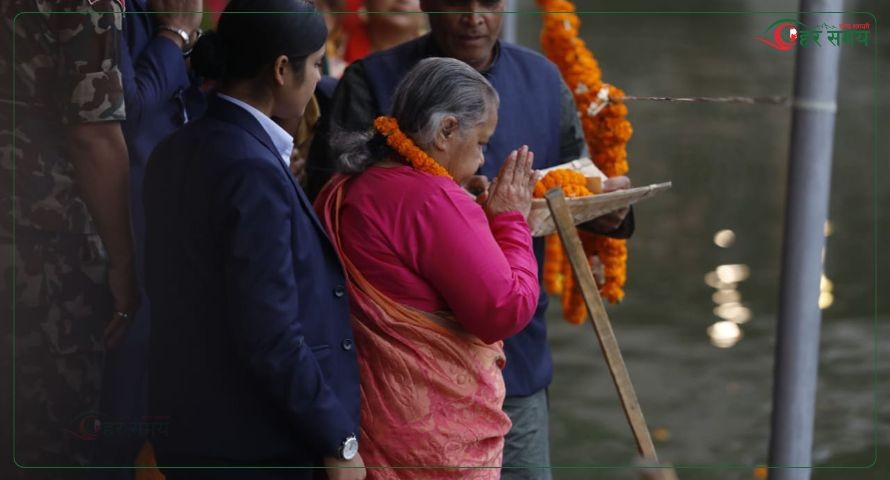 प्रधानमन्त्री कार्कीद्वारा कमलपोखरीमा छठीमाईको पूजा